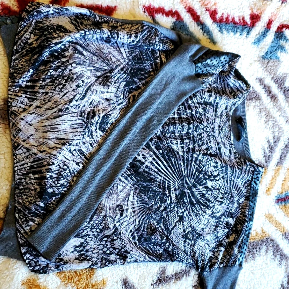 Long sleeve grey top
